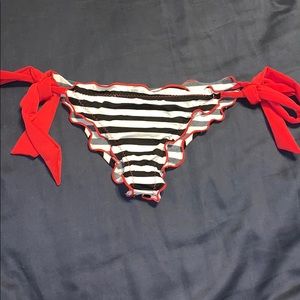 Scrunch butt bikini bottoms